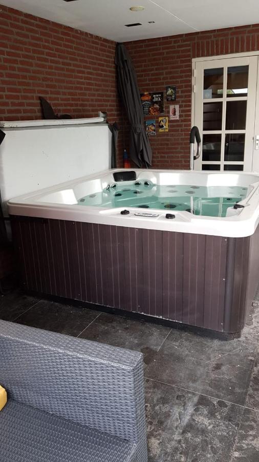 Het Gildehuis Met Sauna En Jacuzzi Stevensweert Eksteriør bilde