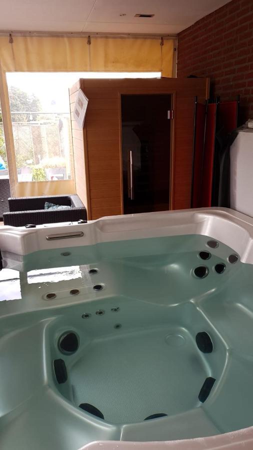 Het Gildehuis Met Sauna En Jacuzzi Stevensweert Eksteriør bilde