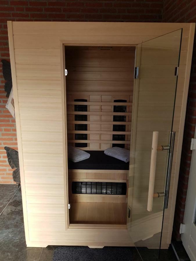 Het Gildehuis Met Sauna En Jacuzzi Stevensweert Eksteriør bilde